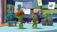 Jim Hensons: Doozers – Daisy, Spike, Molly und Flex bereiten sich auf ihren Auftritt vor.