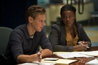Justified – Helfen Rylan Givens bei der Suche nach zwei Häftlingen, denen die Flucht gelungen ist: Rachel Brooks (Erica Tazel, r.) und Tim Gutterson (Jacob Pitts, l.)