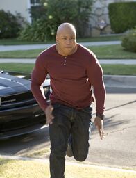 Navy CIS: L.A. – Setzt immer wieder sein eigenes Leben aufs Spiel, um einen Fall zu lösen: Sam (LL Cool J) ...