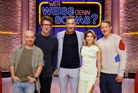 Wer weiß denn sowas? – Moderatorin, Geschäftsfrau und Model Sylvie Meis (2.v.r.).