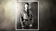 Apokalypse Hitler – Adolf Hitler / Anfang der 20er Jahre des 20. Jahrhunderts deutet in den Lebensumständen des gescheiterten Kunstmalers Adolf Hitler nur wenig auf seine spätere kometenhafte politische Karriere hin. Sein krudes Gedankengut und seine perfiden Pläne zur Eroberung der Welt und zum Völkermord an den Juden nehmen aber bereits Gestalt an. Die zweiteilige Dokumentation „Hitler - Sein Weg zur Macht" untersucht das Leben des späteren „Führers und Reichskanzlers", trennt Fakten von Fiktion und zeigt auf dem neuesten Stand der Forschung, wie ihm der Aufstieg in höchste Ämter und Würden gelang.