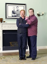 Modern Family – Mitchell (Jesse Tyler Ferguson, li.) und Cameron (Eric Stonestreet)