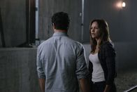 Scorpion – Paige (Katharine McPhee, r.) ist geschockt, als ihr bewusst wird, in welche Gefahr sich Walter (Elyes Gabel, l.) für sie bringt ...