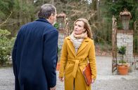 Sturm der Liebe – Zwischen Katja (Isabell Stern, r.) und Markus (Timo Ben Schöfer, l.) entladen sich die aufgestauten Gefühle in einem Streit.