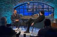 Sträter – Moderator Torsten Sträter (r) mit seinem Gast, Comedian Kurt Krömer