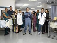 Scrubs - Die Anfänger – Robert Maschio (Todd Quinlan), Neil Flynn (Le concierge), Sarah Chalke (Elliot Reid), Ken Jenkins (Bob Kelso), Aloma Wright (Laverne Roberts), Zach Braff (John «JD» Dorian), Sam Lloyd (Ted Buckland), Judy Reyes (Carla Espinosa), Donald Faison (Chris Turk), John C McGinley (Perry Cox), Christa Miller (Jordan Sullivan)