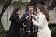 Charmed – (v.l.n.r.) Mel Vera (Melonie Diaz); Zack (Adam DiMarco); Maggie Vera (Sarah Jeffery)