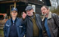 Spreewaldkrimi – Thorsten Krüger (Christian Redl, M.), Martin Fichte (Thorsten Merten, r.) und Luise Bohn (Alina Stiegler) ermitteln im neuen Fall gemeinsam.