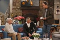 Man with a Plan – (v.li.) Stacy Keach (Joe Burns), Matt LeBlanc (Adam Burns), Kevin Nealon (Don Burns).