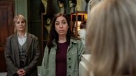 Tatort – Im Haaratelier der geheimnisvollen Aurora, v.li.: Anna Pieri Zuercher als Kommissarin Isabelle Grandjean, Carol Schuler als Kommissarin Tess Ott und Stephanie Japp als Aurora.