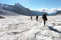 Das Berner Oberland – Drehteam auf dem großen Aletschgletscher