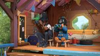 Paddingtons Abenteuer – L-R: Officer Wells, Paddington