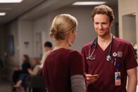 Chicago Med – Komplizierte Beziehung: Jessy Schram als Dr. Hannah Asher, Nick Gehlfuss als Dr. Will Halstead