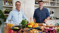 Iss besser! Mit dem Ernährungs-Doc – NDR Fernsehen ISS BESSER! MIT DEM ERNÄHRUNGS-DOC, "Kochen mit Tarik Rose und Dr. Matthias Riedl" Uhr. Dr. Matthias Riedl und Tarik Rose