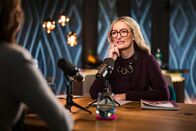 Die Gruaberin – Monika Gruber (r.) und Christine Bronner beim Interview