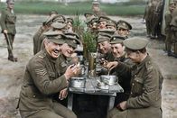 They Shall Not Grow Old – They Shall Not Grow Old Kurzer Moment der Zufriedenheit Copyright: SRF/Warner Bros. Entertainment Inc.
