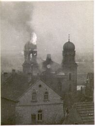 Countdown zum Zweiten Weltkrieg – 1938: brennende Synagoge in Kitzingen.