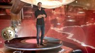 Terra X: Deutschland in ... – Heißer Jazz, wilde Partys, Temporausch - das ist der Mythos der "Goldenen Zwanziger". Aber wie sieht es hinter der schillernden Fassade aus? Mirko Drotschmann geht auf Zeitreise in ein Schlüsseljahrzehnt der deutschen Geschichte.