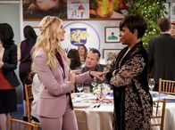 The Neighborhood – Gemma Johnson (Beth Behrs, l.); Tina Butler (Tichina Arnold, r.)