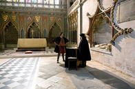 Wölfe – Thomas Cromwell (Mark Rylance, re.) bittet König Henry VIII. (Damian Lewis, li.), seinen Sohn Gregory beim bevorstehenden Turnier zu verschonen.