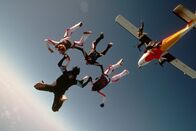 Drop Zone – Die verwegene Fallschirmspringer-Truppe von Ty Moncrief plant einen schier unglaublichen Coup ...