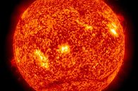 Die Sonne – 150 Millionen Kilometer entfernt, bis zu 15 Millionen Grad Celsius heiß – die Sonne ist der Stern, um den sich alles dreht.