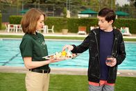 Speechless – Fühlt sich sehr wohl im Countryclub: Ray (Mason Cook, r.) ...