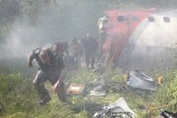 Mayday - Alarm im Cockpit – Überlebende rennen um ihr Leben, als Tans Peru Flug 204 am 23. August 2005 bei einem Landeversuch in Pucallpa, Peru, abstürzt. 40 Menschen kamen ums Leben, als die Boeing 737 in einen Wald stürzte und wenige Kilometer von der Landebahn entfernt in zwei Teile zerbrach.
