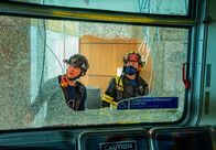 9-1-1 Notruf L.A. – L-R: Evan 'Buck' Buckley (Oliver Stark) und Bobby Nash (Peter Krause)