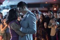 Crazy Rich – Rachel Chu (Constance Wu, l.); Nick Young (Henry Golding, r.)