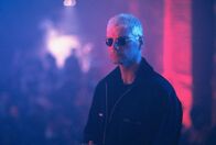 Auf die harte Tour – In den Clubs von New York herrscht Angst und Schrecken: Der Party Crasher (Stephen Lang) geht um und tötet vor allem Dealer und Zuhälter.