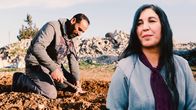 Tatort Syrien – Die Aufbauarbeit in Syrien hat begonnen. Abu Feyrous hilft als Freiwilliger bei den Grünhelmen in Aleppo. Anoud Daqouri ist Bürgermeisterin von al-Hasaka, nahe der türkischen Grenze.