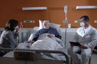 Abenteuer Diagnose – Krebsverdacht: Jürgen H. (M.) wird im Krankenhaus von Kopf bis Fuß untersucht.