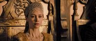 Dracula Untold – Auf die wunderschöne Fürstin Mirena (Sarah Gadon) und ihre Familie wartet eine harte Zeit, als der Sultan Mehmed die Kinder der transsilvanischen Provinzen zu seinen Kämpfern machen will ...