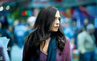 96 Hours - Taken 2 – Bryans Ex-Frau Lenore (Famke Janssen) besucht ihn mit der gemeinsamen Tochter in Istanbul, wo sie ebenfalls in das Fadenkreuz des auf Rache sinnenden Murad gerät.