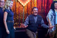 Perfect Harmony – v.l.n.r.) Ginny (Anna Camp); Reverend Jax (Rizwan Manji); Adams Adams (Tymberlee Hill)