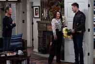 Will & Grace – (v.l.n.r.) Will Truman (Eric McCormack); Karen Walker (Megan Mullallly); Phil (Joel McHale)