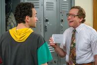 The Goldbergs – (v.li.) Troy Gentile (Barry Goldberg), Steve Guttenberg (Dr. Katman).