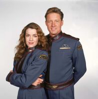 Babylon 5 – Captain John Sheridan (Bruce Boxleitner) und Commander Susan Ivanova (Claudia Christian).. Babylon 5