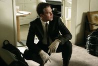 Navy CIS – Tony (Michael Weatherly) hatte vor Jahren den Pentagon-Mitarbeiter Renny Grant aufgrund von Unterschlagungen hinter Gitter gebracht. Kaum aus dem Knast entlassen, wird der Hauptbelastungszeuge aus dem damaligen Fall ermordet aufgefunden ...
