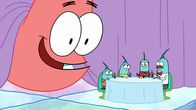 Die Patrick Star Show – Patrick (l.), Teensy Tom (2.v.l.), Mommy Dartfish (2.v.r.), Daddy Dartfish (r.)