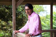 Death in Paradise – Oliver Wolf (Ramon Tikaram) wurde vom Mordopfer wegen sexueller Belästigung angezeigt. Brachte sein gekränkter Stolz ihn dazu, die junge Studentin zu töten?