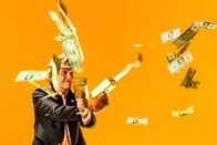 Beim Pelzig auf der Bank – Pelzig kommt ñ das ÑSCHEISS GELDì kann sich mal warm anziehen!