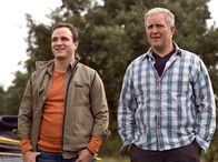 Der Winzerkönig – Trotz mancher Reibereien ein gutes Team: Thomas (Harald Krassnitzer, rechts) und sein Sohn Paul (Achim Schelhas).