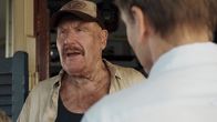 Boar – L-R: Blue (Roger Ward) und Bruce (Bill Moseley)
