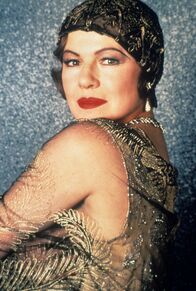 Bullets over Broadway – Helen Sinclair (Dianne Wiest)