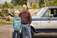 Young Sheldon – Connie "Meemaw" Tucker (Annie Potts, l.); Dale Ballard (Craig T. Nelson, r.)