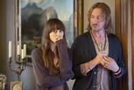 London Boulevard – Charlotte (Keira Knightley, l.); Jordan (David Thewlis, r.)