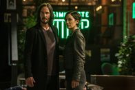 Matrix Resurrections – v.li: Neo / Thomas Anderson (Keanu Reeves), Trinity / Tiffany (Carrie-Anne Moss)