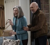 Last Man Standing – Bonnie (Susan Sullivan, l.); Ed Alzate (Hector Elizondo, r.)